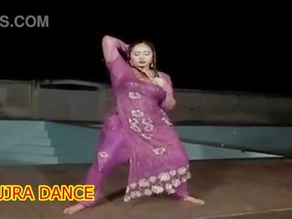 Jauns mujra uz lietus mitra