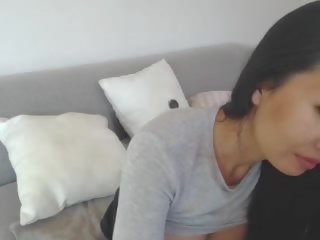 Geidulingas azijietiškas leilee internetinė kamera erzinimas apie as sofa: nemokamai seksas video 0e
