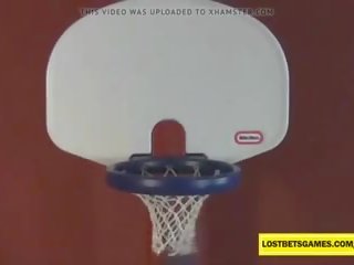 Enchanting girls play striptiz basketbol, mugt xxx clip d4