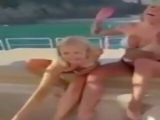 Vui vẻ thương babes trên một thuyền